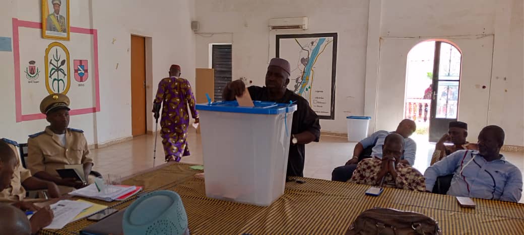 Élection du deuxième conseiller au Maire dans la salle de délibération de la Mairie de la commune urbaine de Koulikoro.