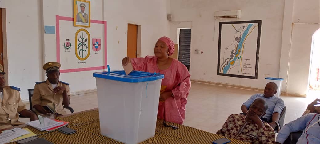 Élection du deuxième conseiller au Maire dans la salle de délibération de la Mairie de la commune urbaine de Koulikoro.