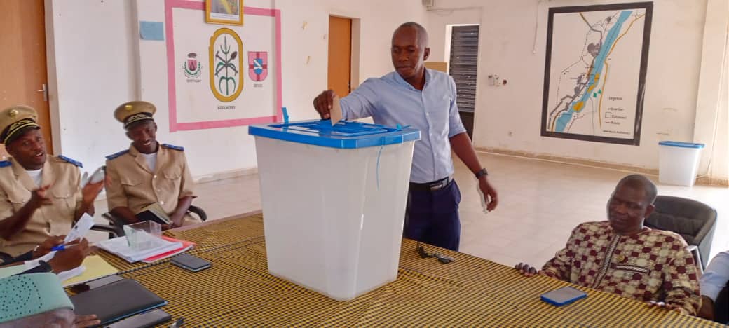 Élection du deuxième conseiller au Maire dans la salle de délibération de la Mairie de la commune urbaine de Koulikoro.