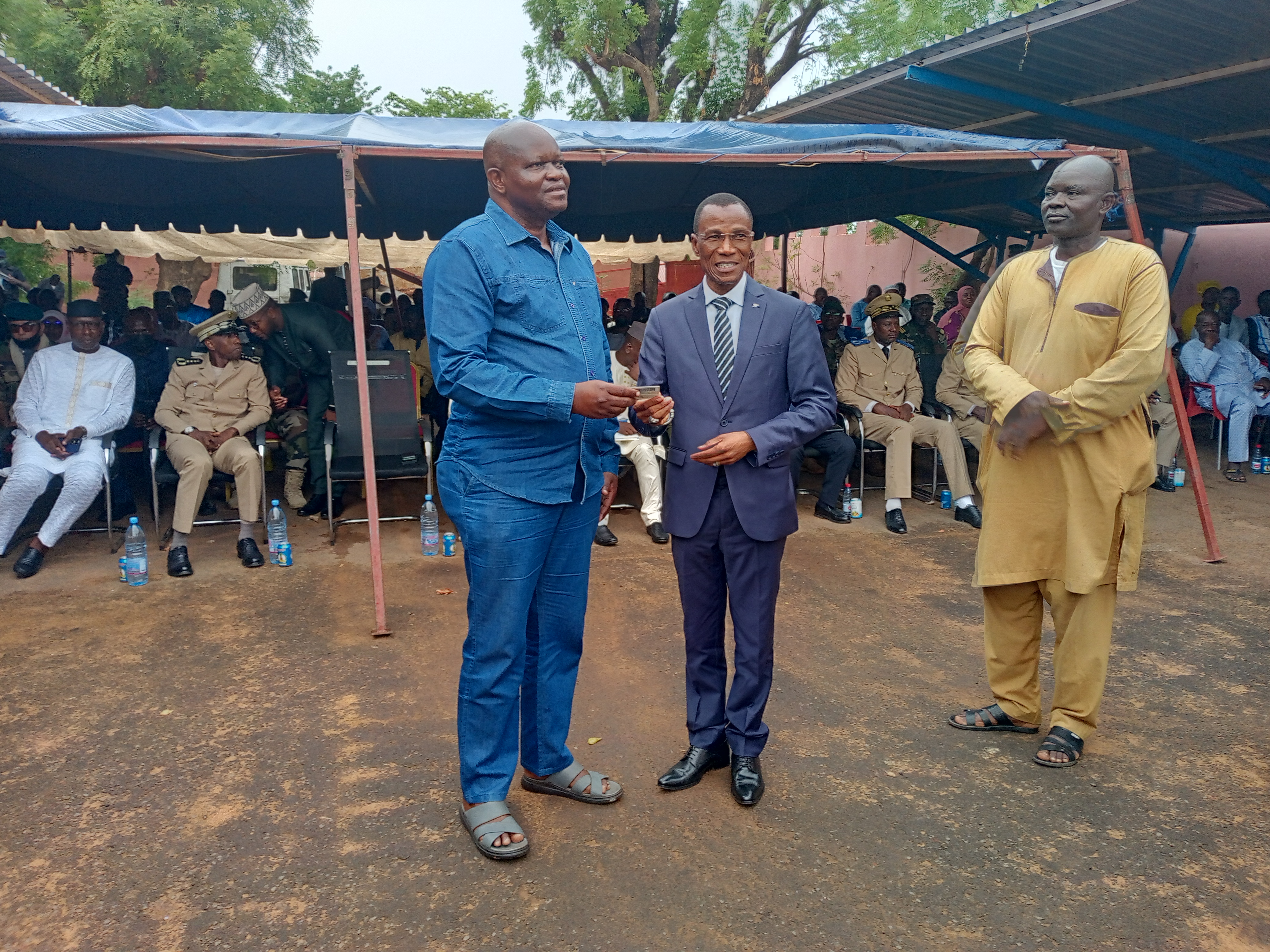 CEREMONIE DE LANCEMENT DE LA REMISE DU PREMIER LOT DES CARTES BIOMETRIQUES