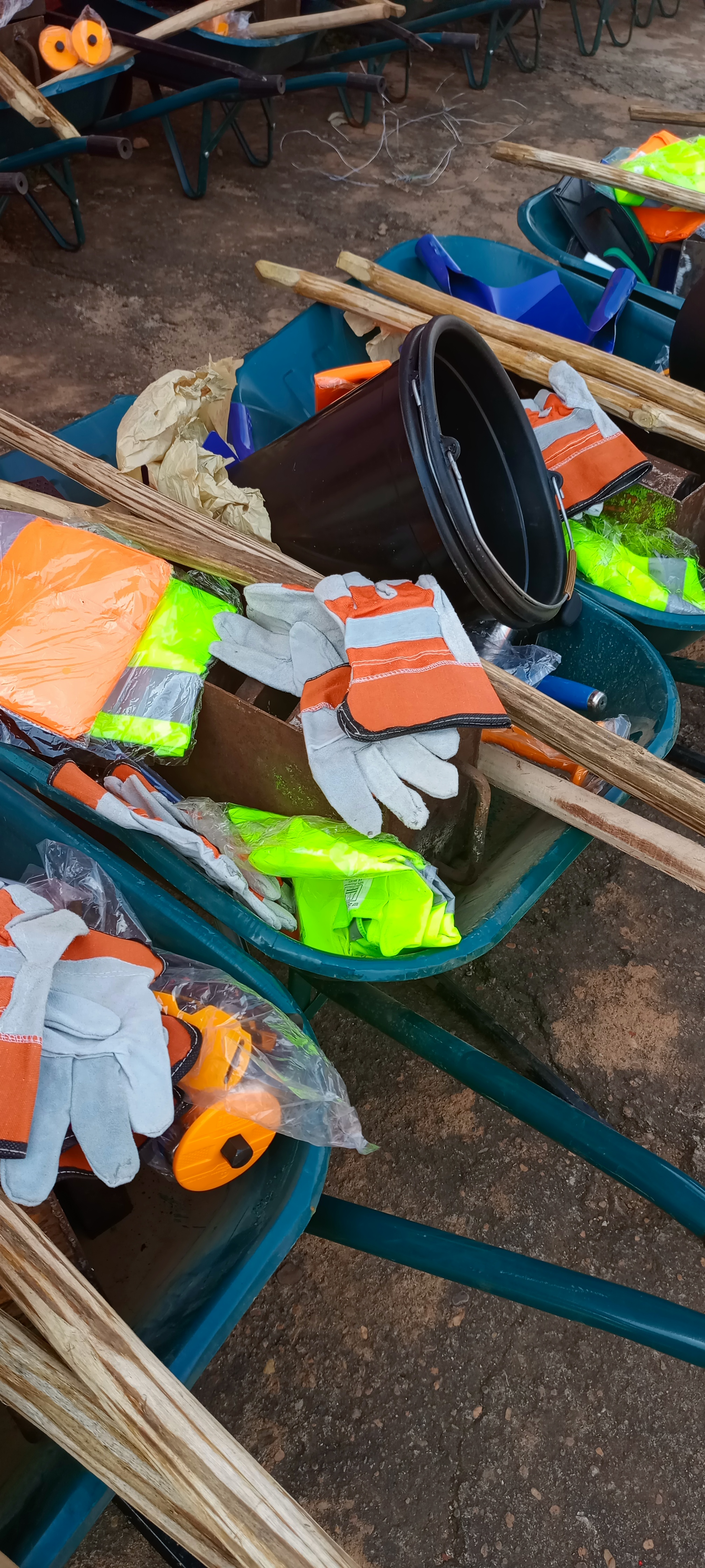 Outillage des maçons par la Mairie